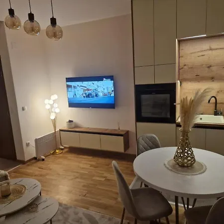 Elora Ζλάτιμπορ